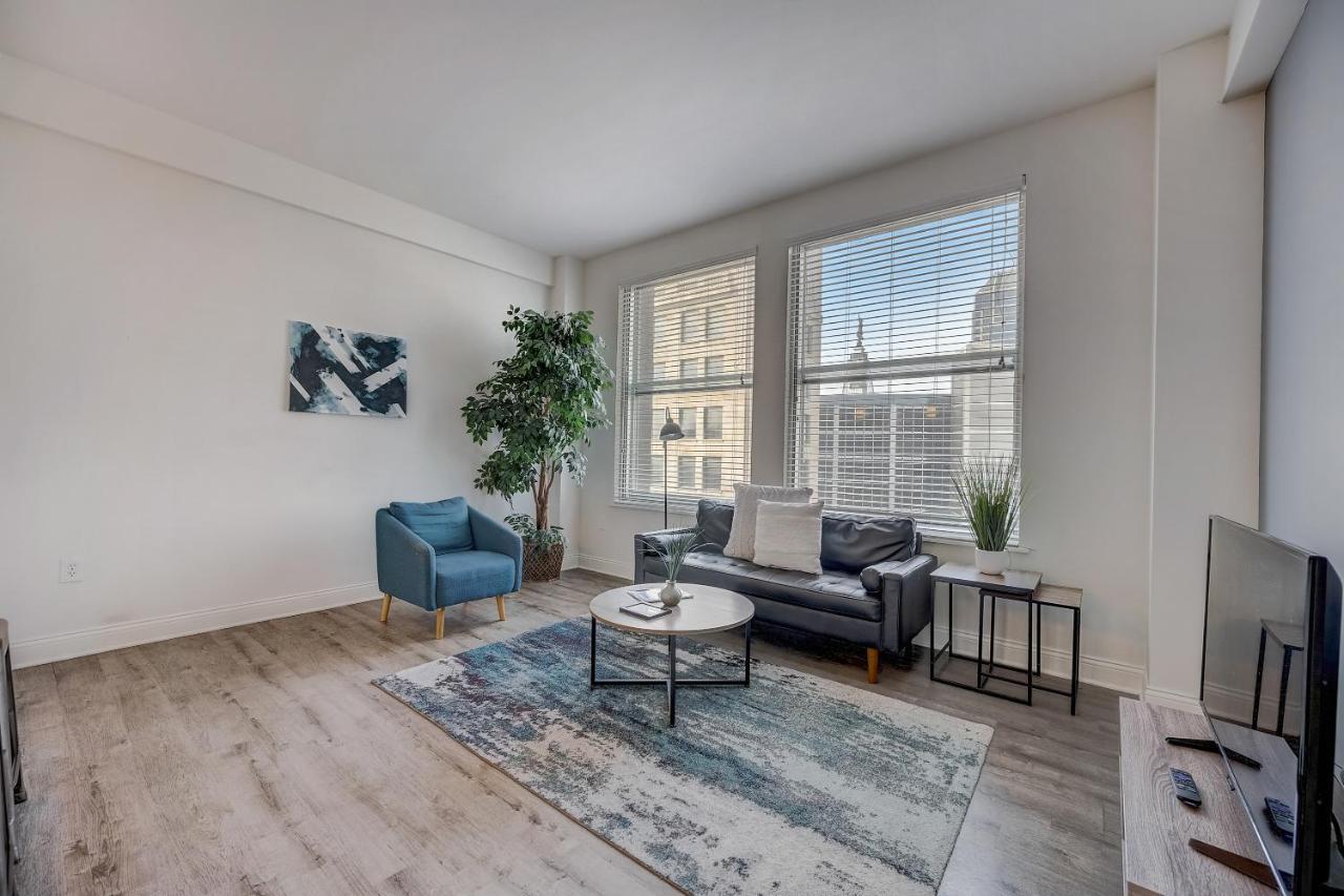 Frontdesk Penn Street Tower Apts Downtown Indy Leilighet Indianapolis Rom bilde